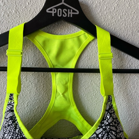 Victoria’s Secret VSX Incredible Sports Bra 32A - Picture 4 of 11